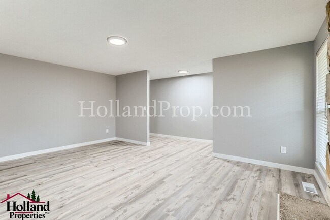 Building Photo - Charming One-Level Home at a Prime Location