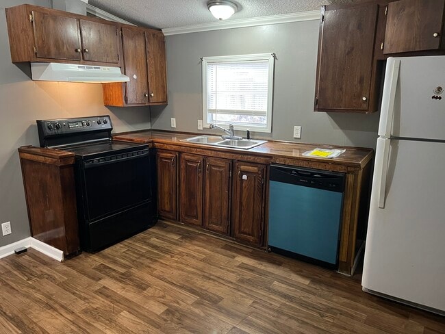 Building Photo - Chris McG 744