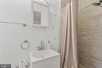 Building Photo - 1534 Page St