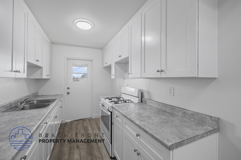 Foto principal - 1375 Temple Ave.
