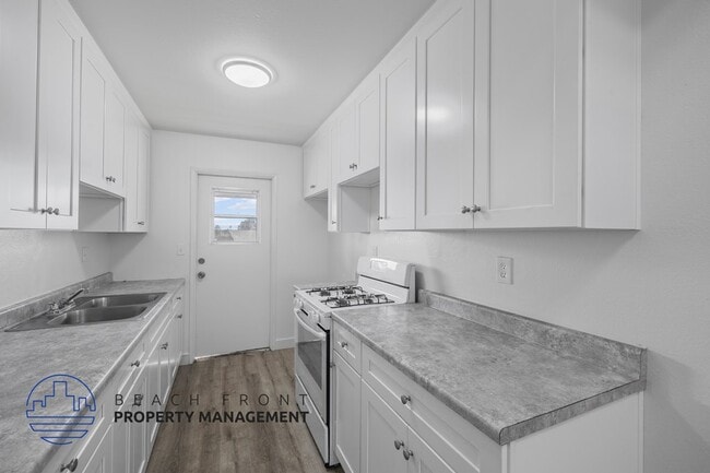 Building Photo - 1375 Temple Ave.