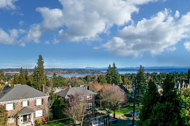 Building Photo - Capitol Hill View Home