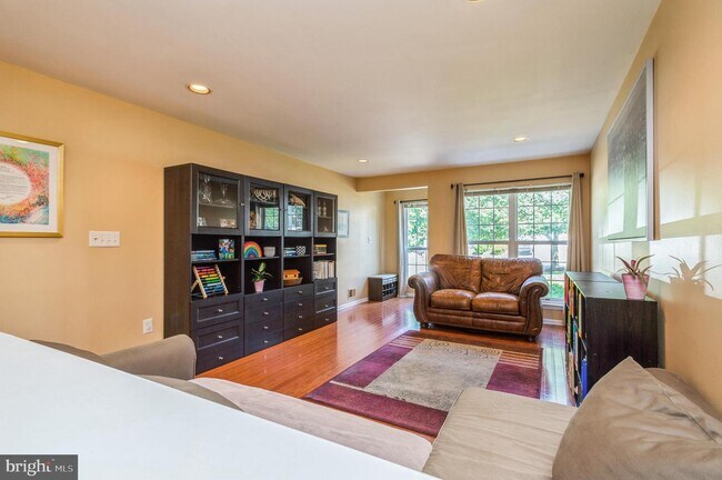 Building Photo - 404 Pebble Creek Ct