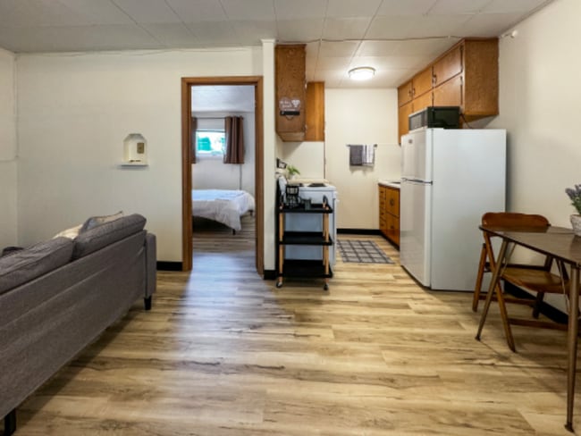 Building Photo - 208 2nd St S