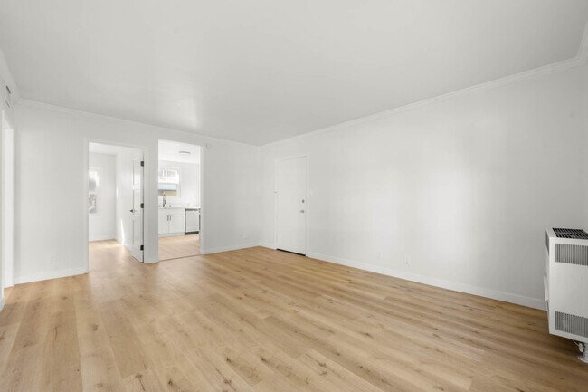 Foto del edificio - 8734 Belford Ave