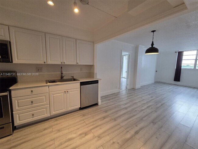 Foto del edificio - 2903 NE 163rd St