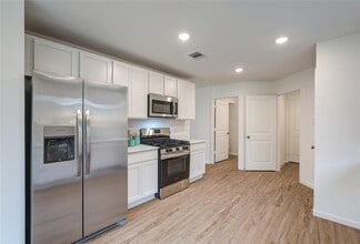 Building Photo - 17914 Becker Lndg Dr