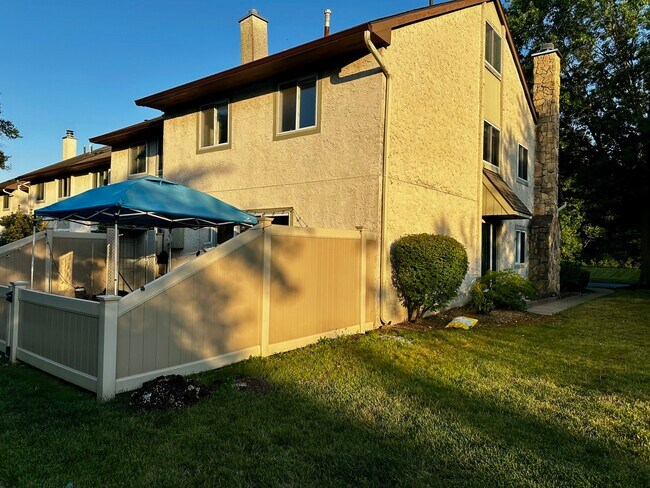 Foto del edificio - 99 Thoreau Dr