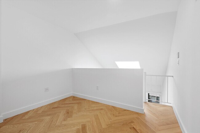 Building Photo - 321 E 22nd St