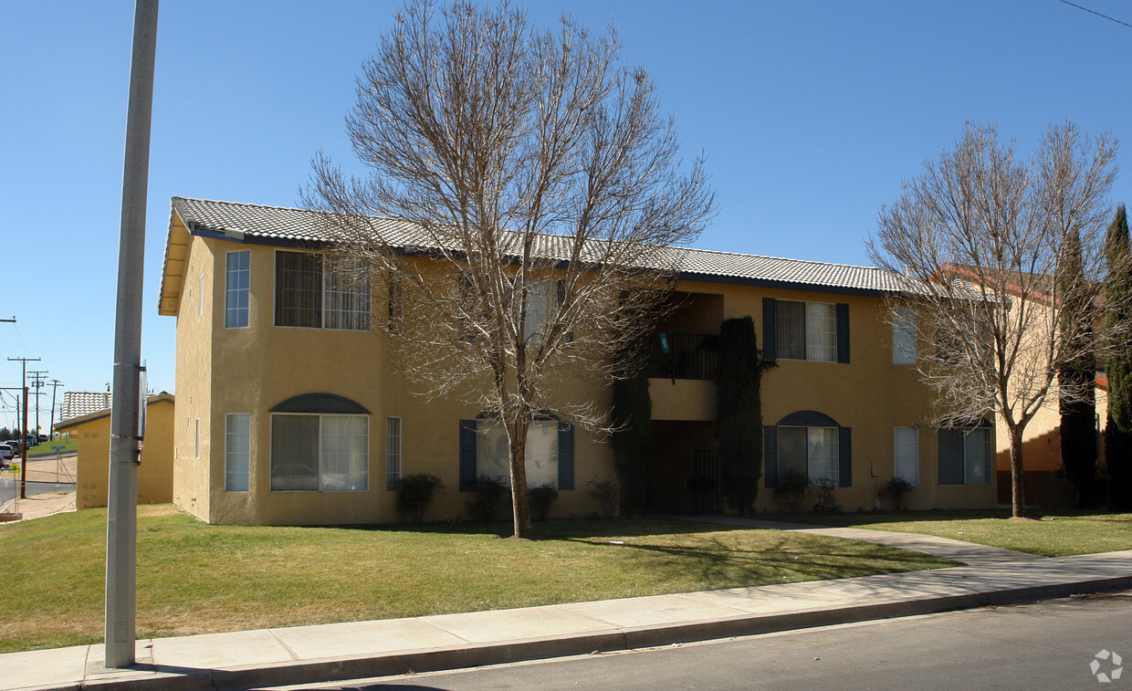 Primary Photo - 16687 Zenda St
