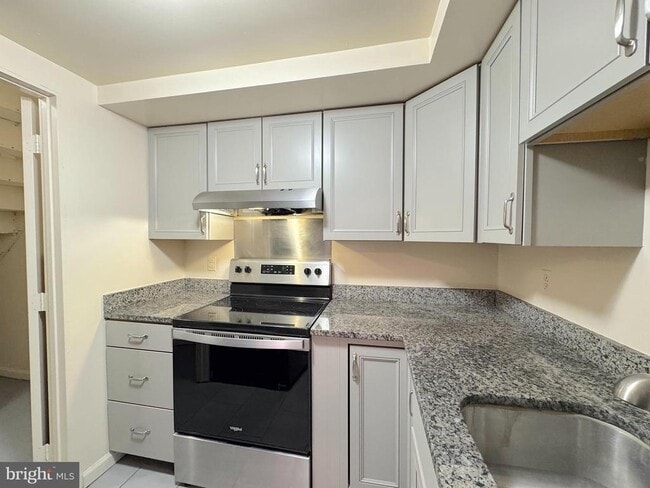 Building Photo - 8848 Walutes Cir
