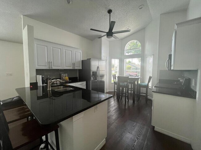 Building Photo - 8750 Claiborne Ct