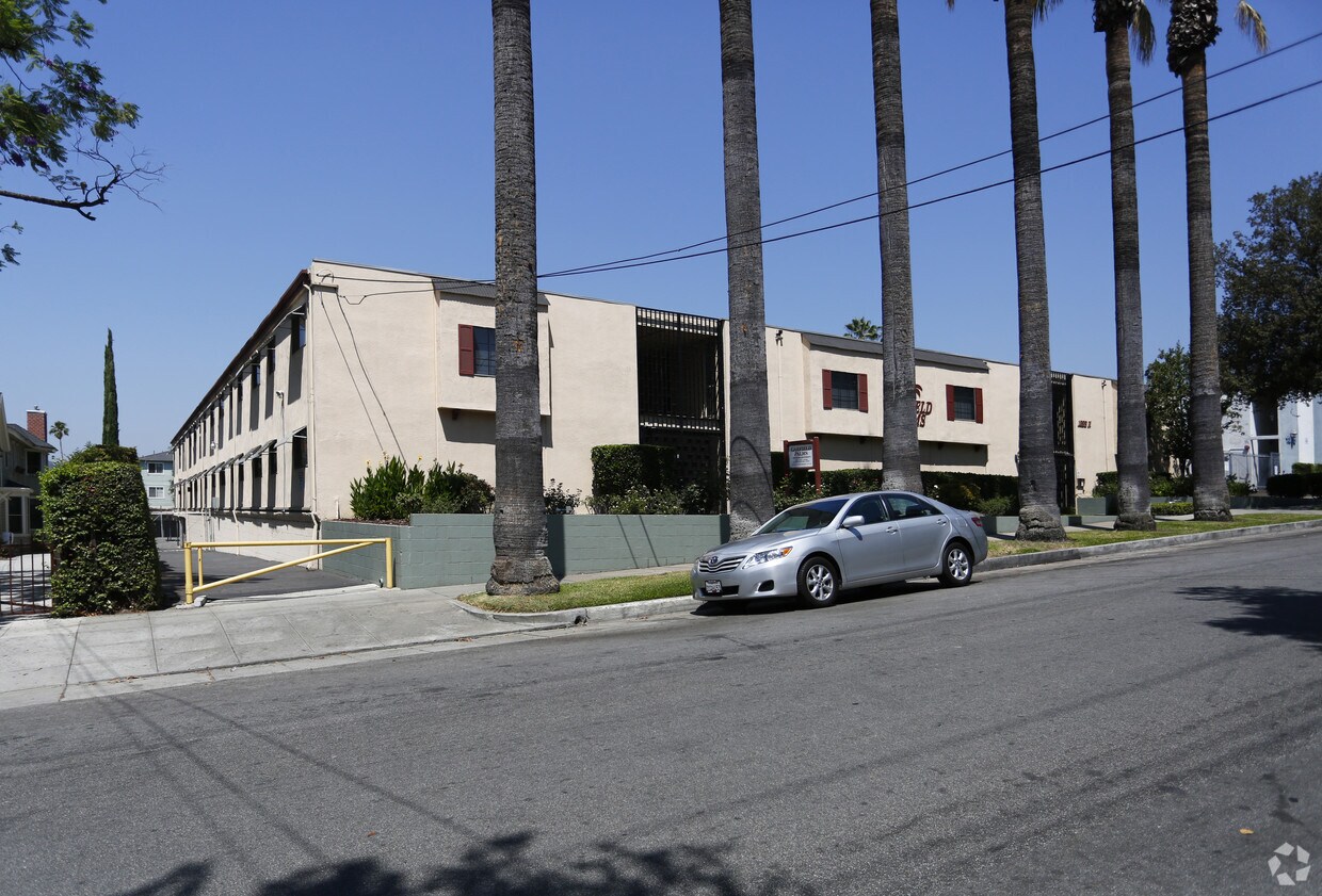 Building - Garfield Palms