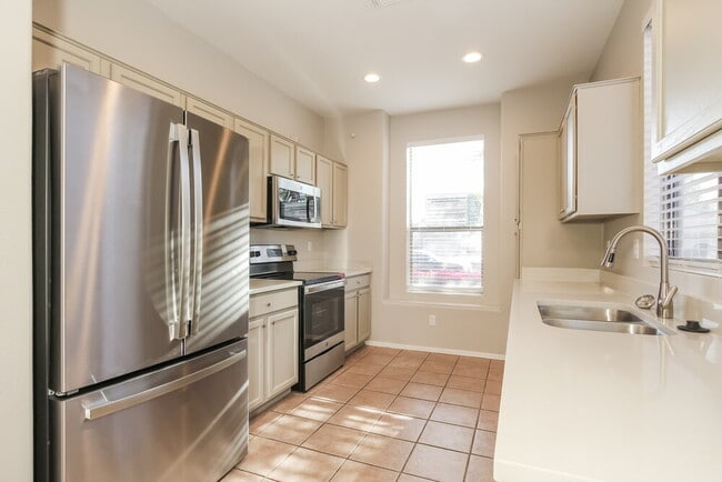 Building Photo - 8713 N 58th Ln