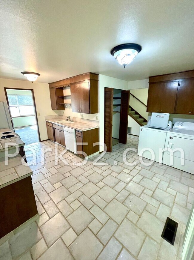 Foto del edificio - $500 Off the 1st Full Month! Spacious Firc...