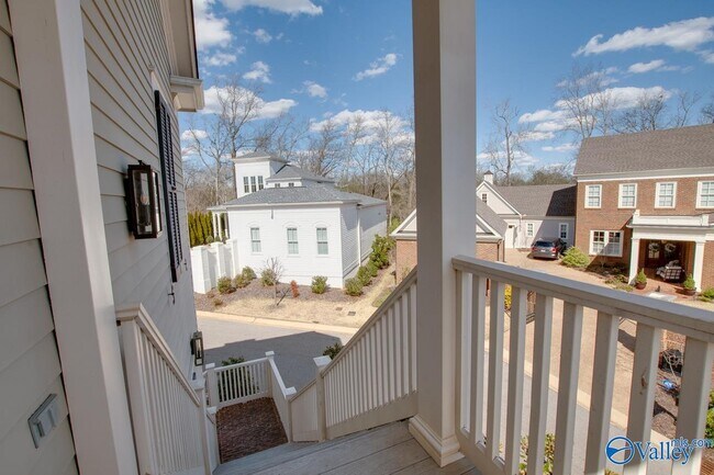 Foto del edificio - 32 Hillcrest Ave NW