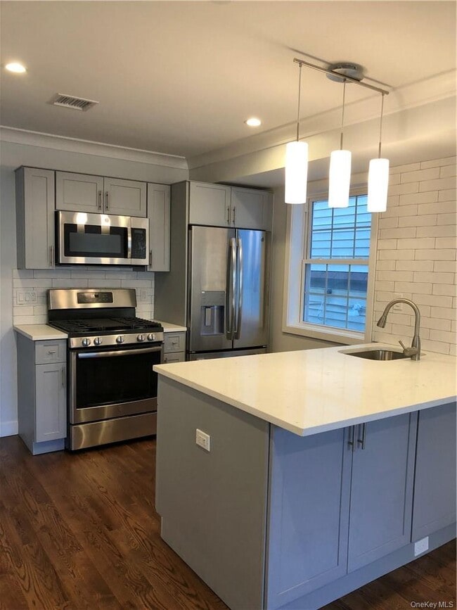 Building Photo - 268 W 261st St
