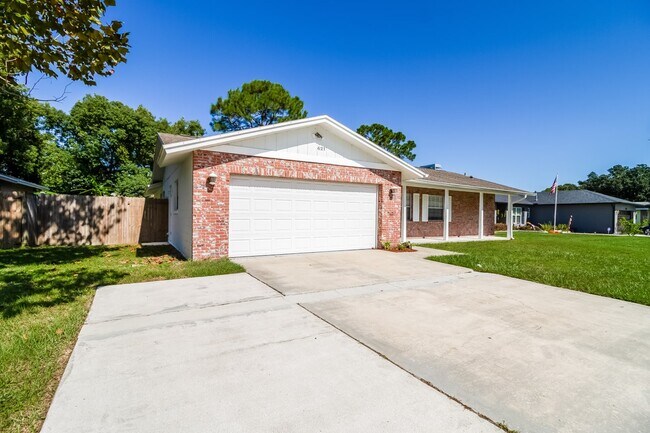 Building Photo - 421 Eagle Cir