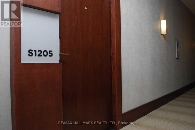 Building Photo - 120 Bayview Ave