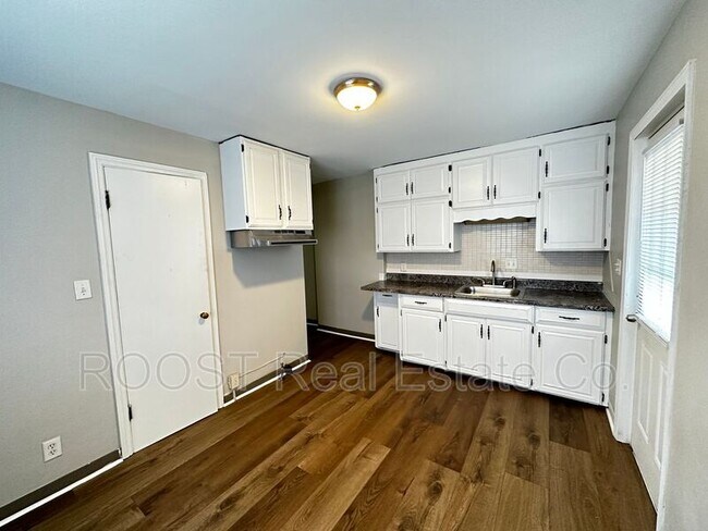 Building Photo - 3396 Camp Chase Dr