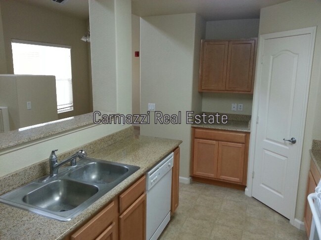 Building Photo - 5552 Tares Cir