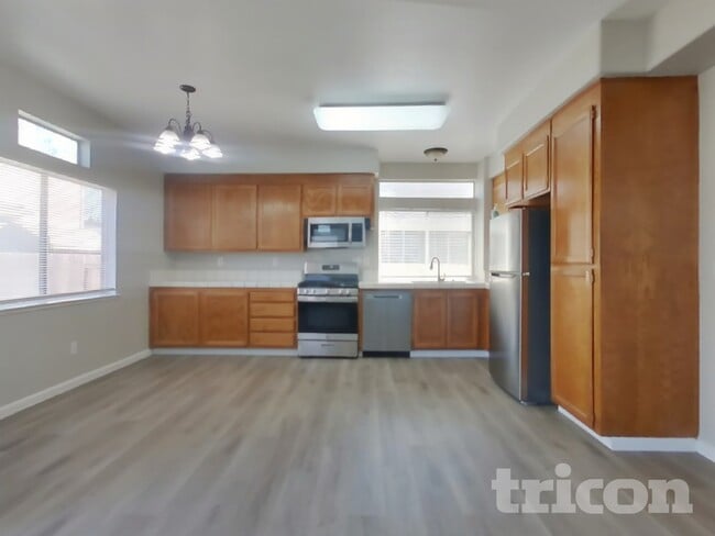 Building Photo - 301 Zachary Dr