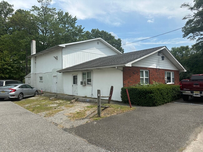 Building Photo - 338 N Hook Rd