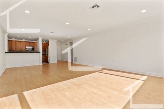 Building Photo - Luxury 2 bed condo in a high end building ...