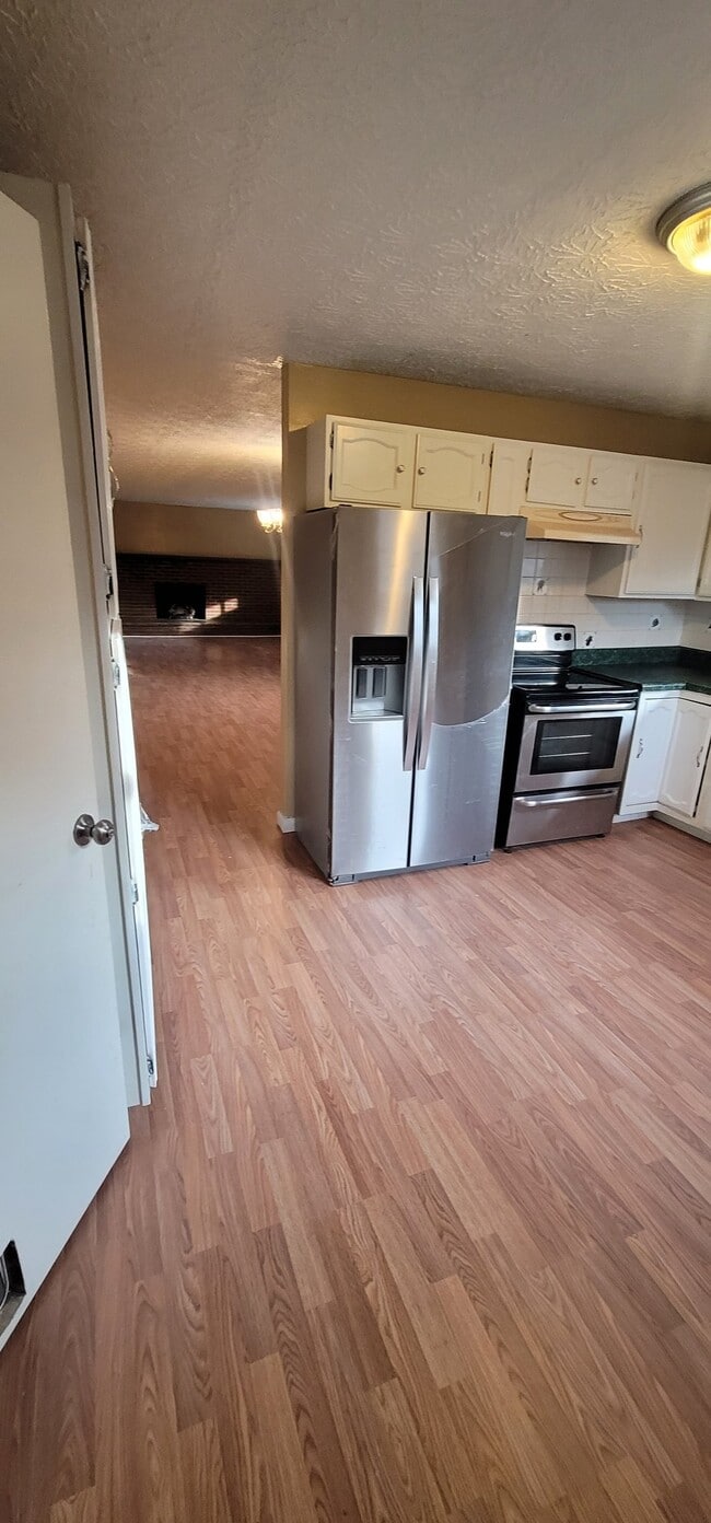 Foto del edificio - 1018 Willow Dr
