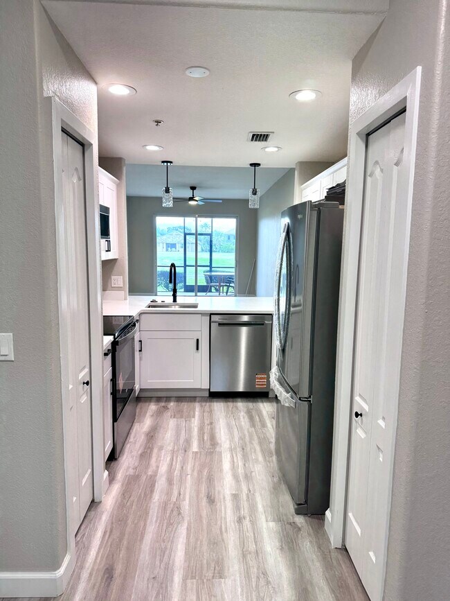 Building Photo - 819 Fairwaycove Ln