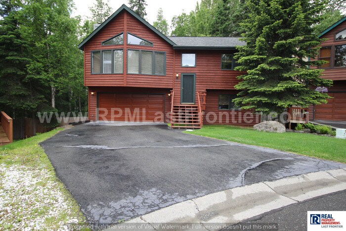 Primary Photo - 4 Bedroom Eagle River Home in Quiet Culdesac