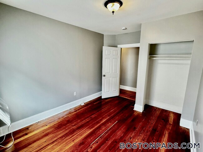 Building Photo - 33 Adamson St