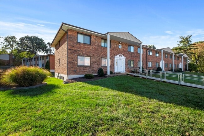 Building Photo - 7904 Camelot Ln
