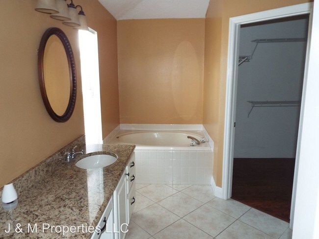 Building Photo - 4 br, 2.5 bath House - 844 Garden Glen Loop