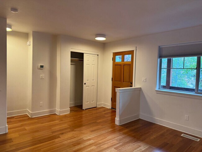 Foto del edificio - Beautiful 2 Bed/2.5 Bath Townhome on Bend's Westside - Shevlin Park Road