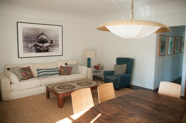 Entrance/Living Room - 1024 S Orange Dr