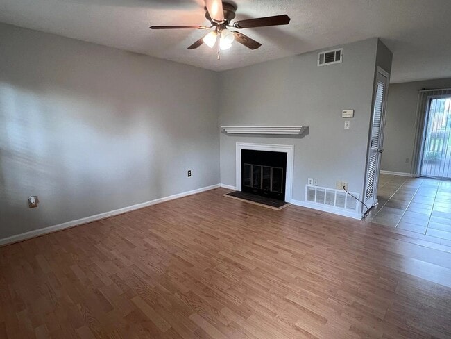 Foto del edificio - 122 Westwood Cir