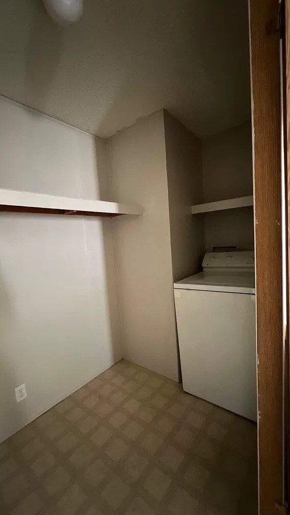 Foto del edificio - 270 N Walnut St