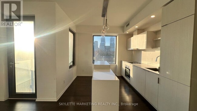 Building Photo - 12-712 Bonnycastle St