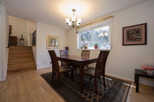 Building Photo - Beautiful and Charming 3BR/2.5BA on a Cup-...