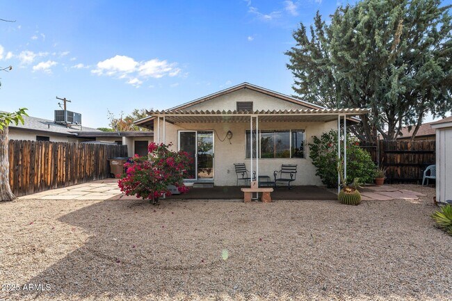 Building Photo - 2180 W Val Vista Dr