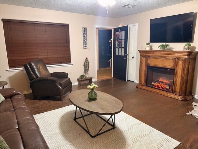 Building Photo - 109 Teena Ln