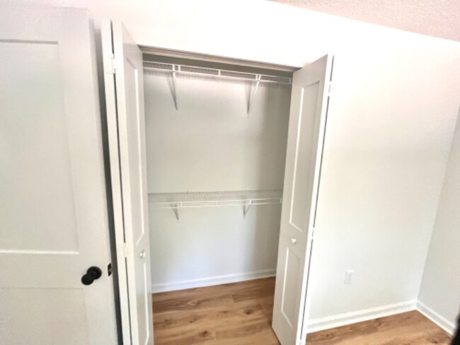 Foto del edificio - 615 Azalea Ln