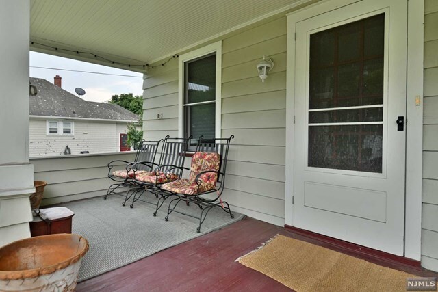 Building Photo - 230 Lakeview Dr