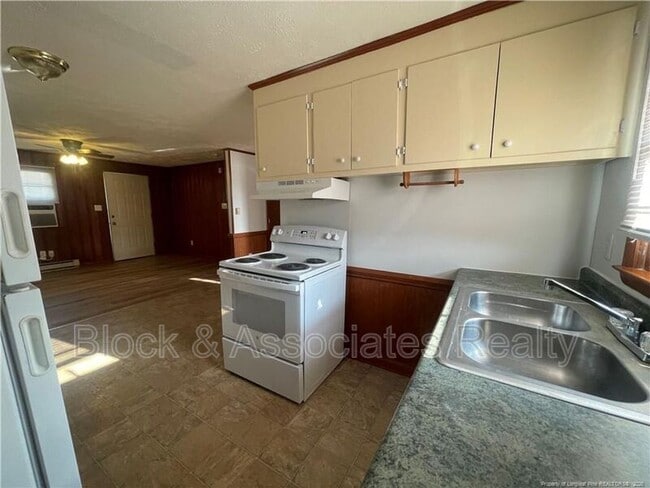 Building Photo - 1725 Cumberland Dr