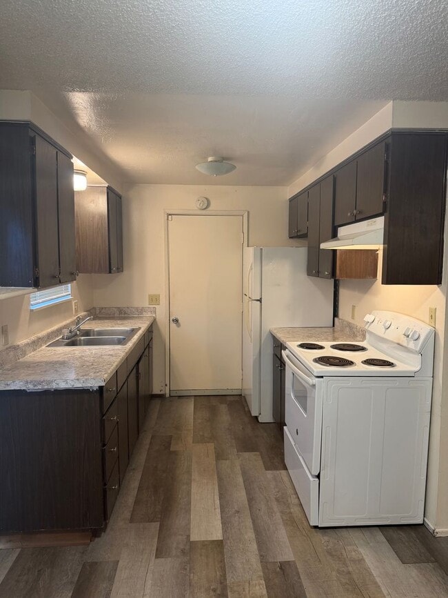 Building Photo - Springfield Home