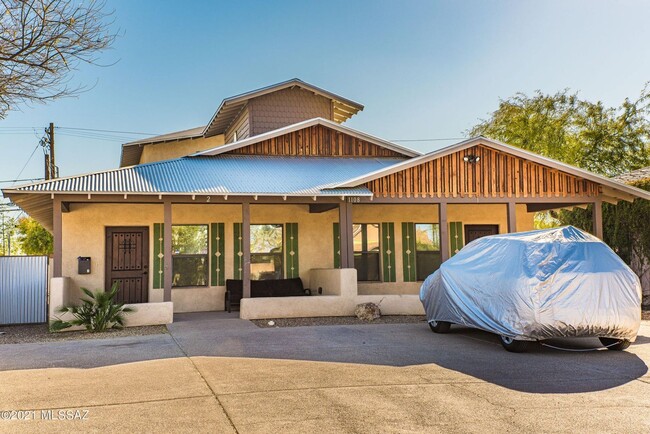 Photo - 1108 E 10th St Apartment