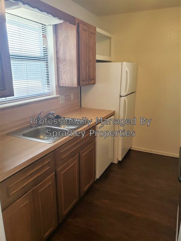 Building Photo - 1714 Iris Cir