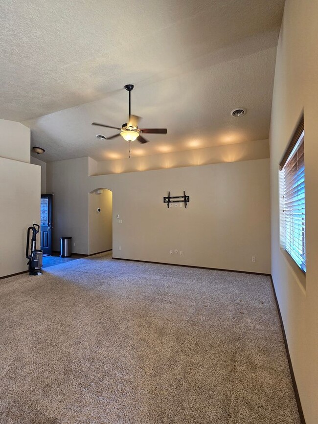 Building Photo - Beautiful Home Ready in Mesa Vista Subdivision