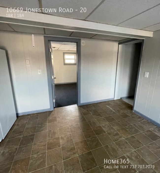 Building Photo - Renovated 1 Bedroom, 1 Bath Apartment in A...